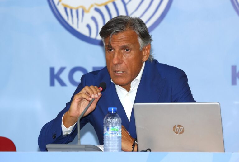 ΔΙΠΛΟ ΛΑΘΟΣ…