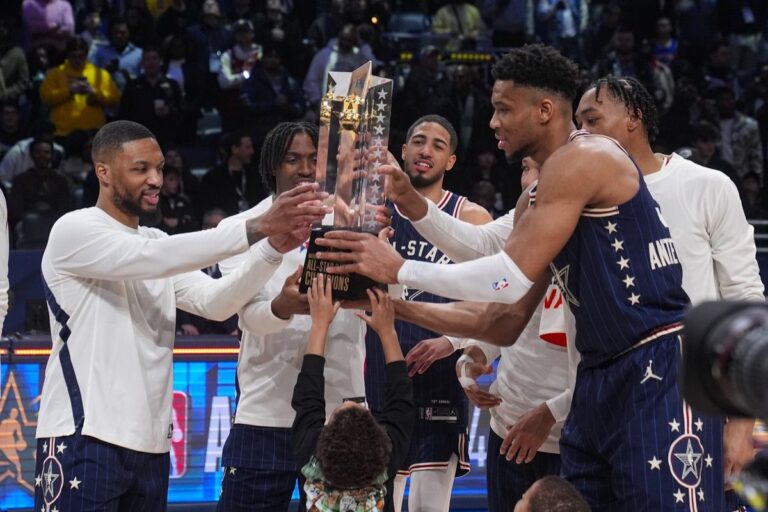 NBA All-Star Game 2024, Γιάννης Αντετοκούνμπο: Η παραλαβή του τροπαίου και το “winner, winner, chicken dinner”