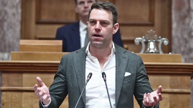 Επιμένει στο ερωτηματολόγιο ο Κασσελάκης!  – Πυρ ομαδόν από Γεροβασίλη, Σπίρτζη, Ρήγα