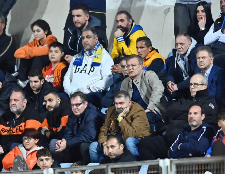 ΑΠΟΚΑΛΥΠΤΟΥΝ…