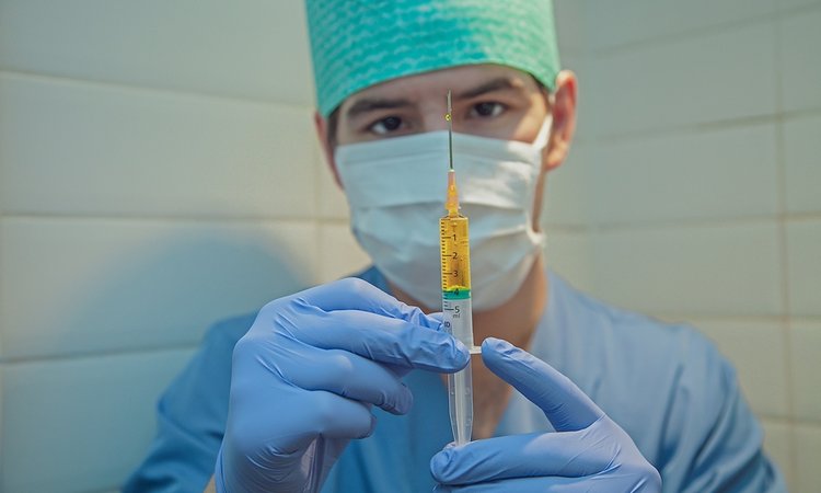 Εμβολιάστηκε 217 φορές κατά του κορωνοϊού 62χρονος στη Γερμανία και δεν είχε παρενέργειες!