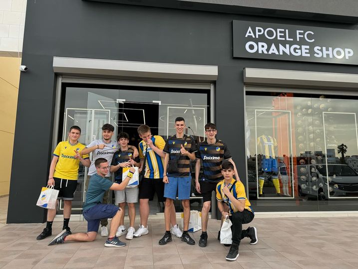 Μαθητές από Λύκειο της Αθήνας στο Orange Shop