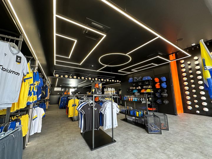 Ανοικτό την Κυριακή το Orange Shop