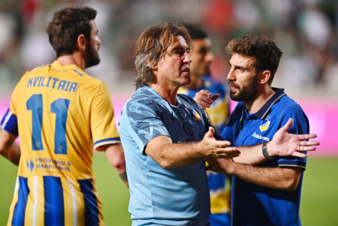 APOEL OOLOI