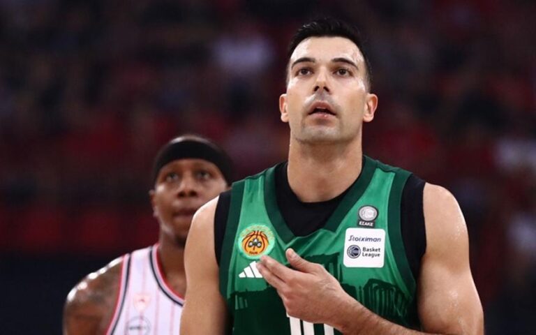 Έδειξε το τριφύλλι και τα επτά αστέρια και τα… άκουσε από τον κόσμο του Ολυμπιακού