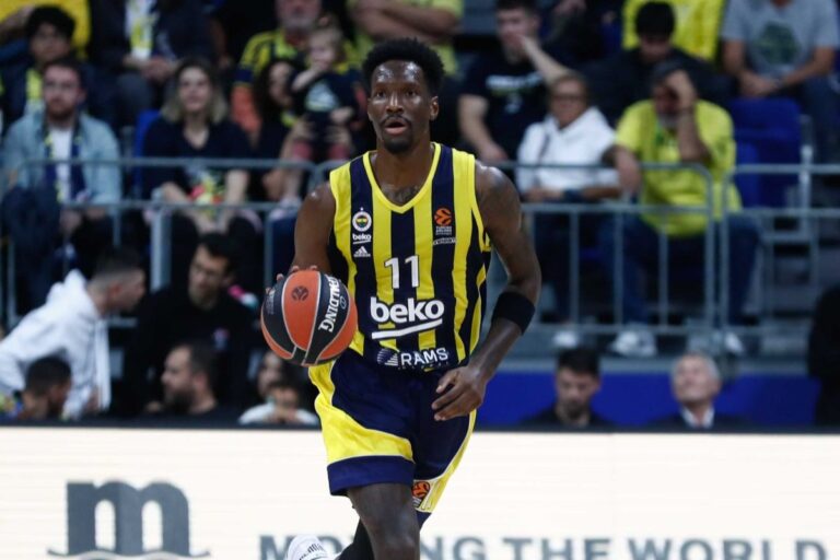 Αναντολού Εφές – Φενέρμπαχτσε 74-85: Ο Νάιτζελ Χέιζ διέλυσε τον ανταγωνισμό!