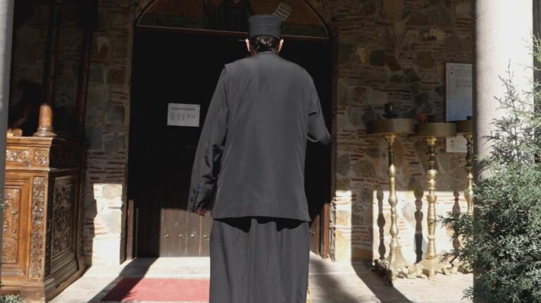 ΒΑΒΟΥΣΚΟΣ: «Δεν επιστρέφουν στη Μονή Αββακούμ οι εν αργία μοναχοί»!