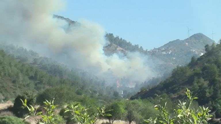 Εκκενώνονται κατοικίες έξω από τον Φαρμακά, πύρινος εφιάλτης…