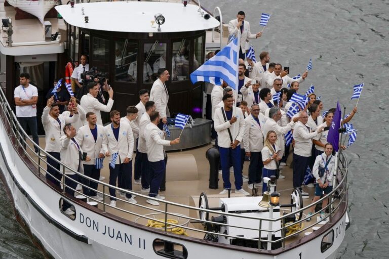 Η είσοδος των Αντετοκούνμπο-Ντρισμπιώτη και της ελληνικής αποστολής στον Σηκουάνα!