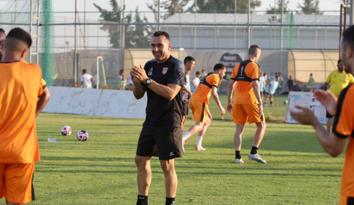 «Ο προπονητής και οι ποδοσφαιριστής χτίζουν την ομάδα που ονειρευόμαστε»! (ΦΩΤΟ)