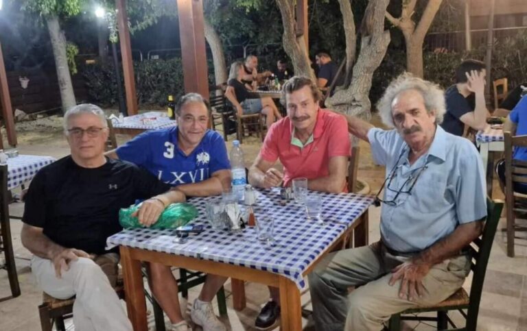 ΤΡΕΙΣ ΘΡΥΛΟΙ!