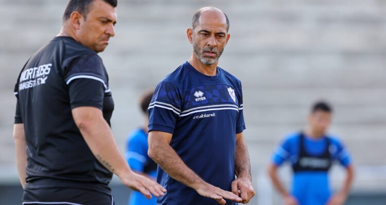 Σε επαφές με ακραίο επιθετικό…