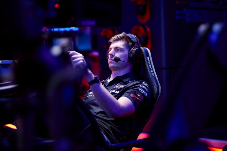 Ο Φερστάπεν κατηγορείται ότι έπαιζε sim racing μέχρι τις 3 τα ξημερώματα!