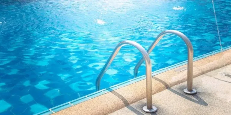 Σε καταστολή η 10χρονη που εντοπίστηκε αναίσθητη σε πισίνα ξενοδοχείου