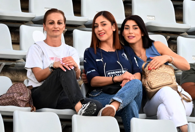 Ο κόσμος στις εξέδρες του «Στέλιος Κυριακίδης»! (ΦΩΤΟΣ)