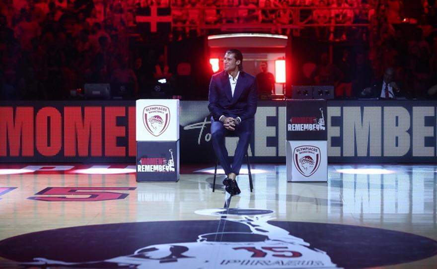 Ρίγη συγκίνησης στο ΣΕΦ: Η γιορτή για τον σπουδαίο Πρίντεζη σε κλικς!