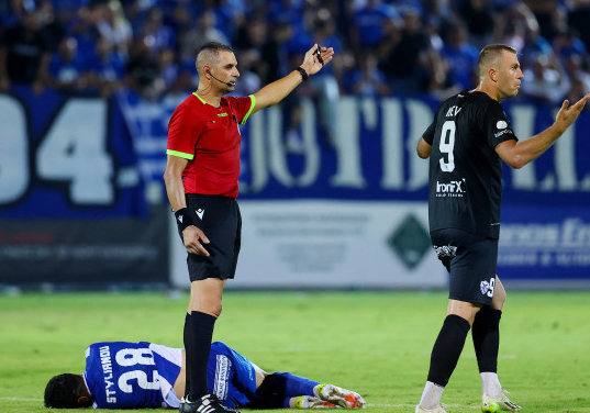 «Έβγαινε μόνος ο Λόπες, ο διαιτητής έπρεπε να αφήσει την φάση»