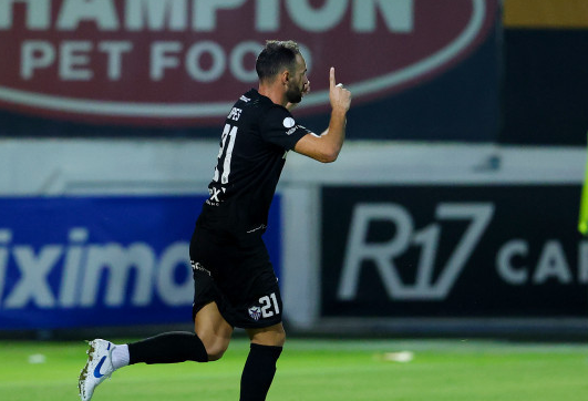 ΒΙΝΤΕΟ: To VAR… έδειξε πέναλτι και ο Λόπες μείωσε σε 2-1 για την Ανόρθωση!