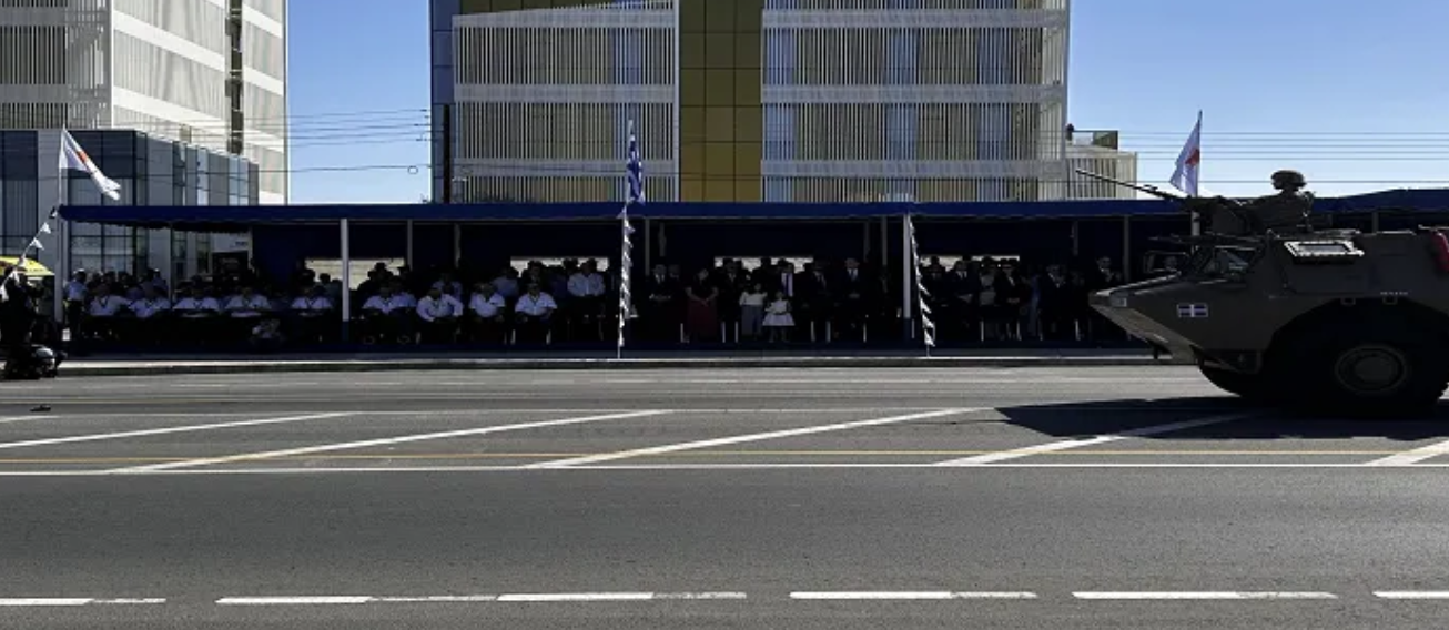 Προσπάθησαν να τοποθετήσουν πανό στην παρέλαση – Δύο συλλήψεις…