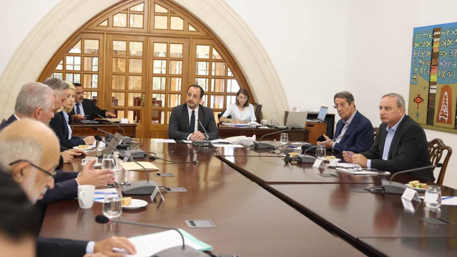 Με τις ευχές όλων, πλην ενός, πάει στη Νέα Υόρκη για το δείπνο ο Χριστοδουλίδης…