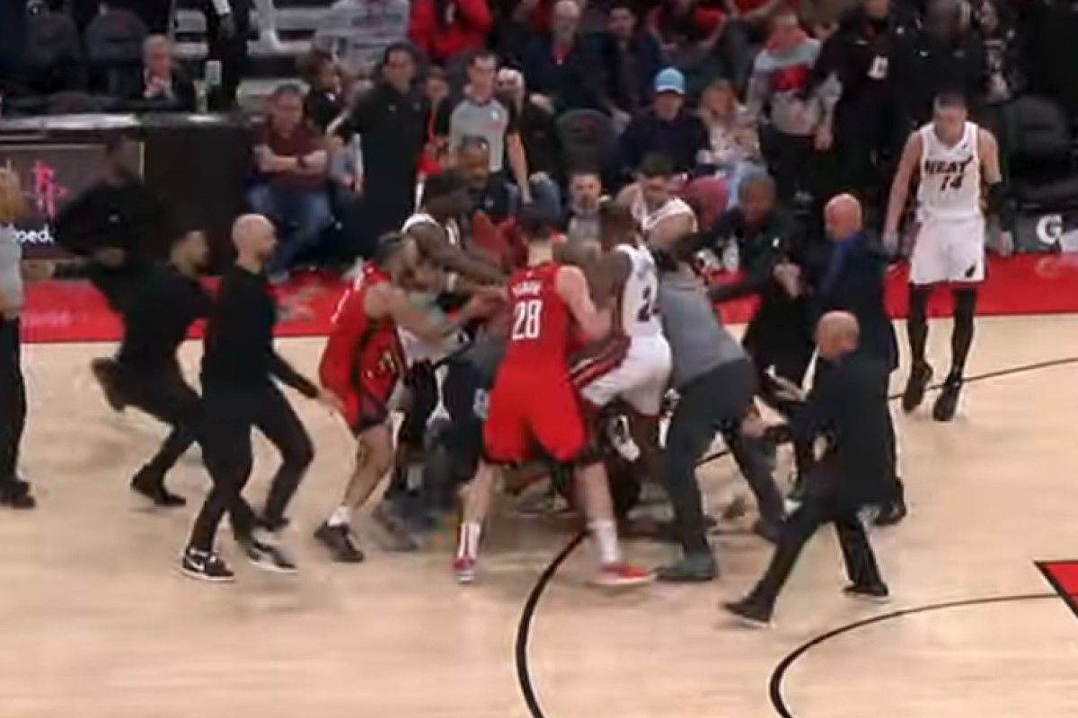 Heat Rockets Brawl Χαμός στο Χιούστον, μπουνιές και έξι αποβολές στο τελευταίο λεπτό στη ...