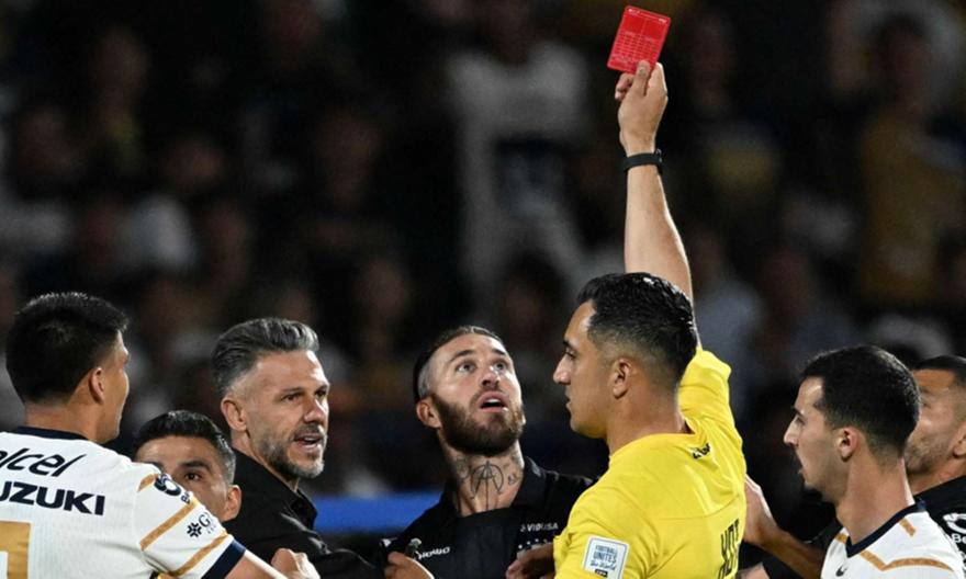Ο ποδοσφαιριστής με τις περισσότερες αποβολές και κίτρινες κάρτες στον 21ο αιώνα!