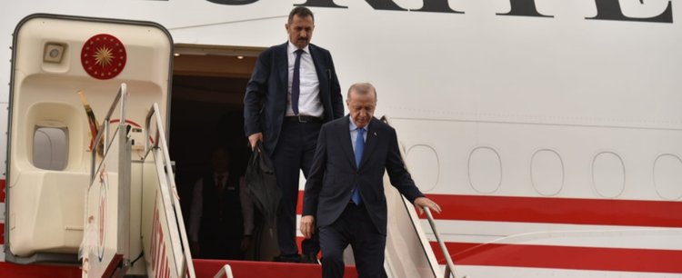 Έφθασε στα κατεχόμενα ο Ερντογάν-Η υποδοχή, η αναμονή του πλήθους για τη… φιέστα και οι συλλήψεις