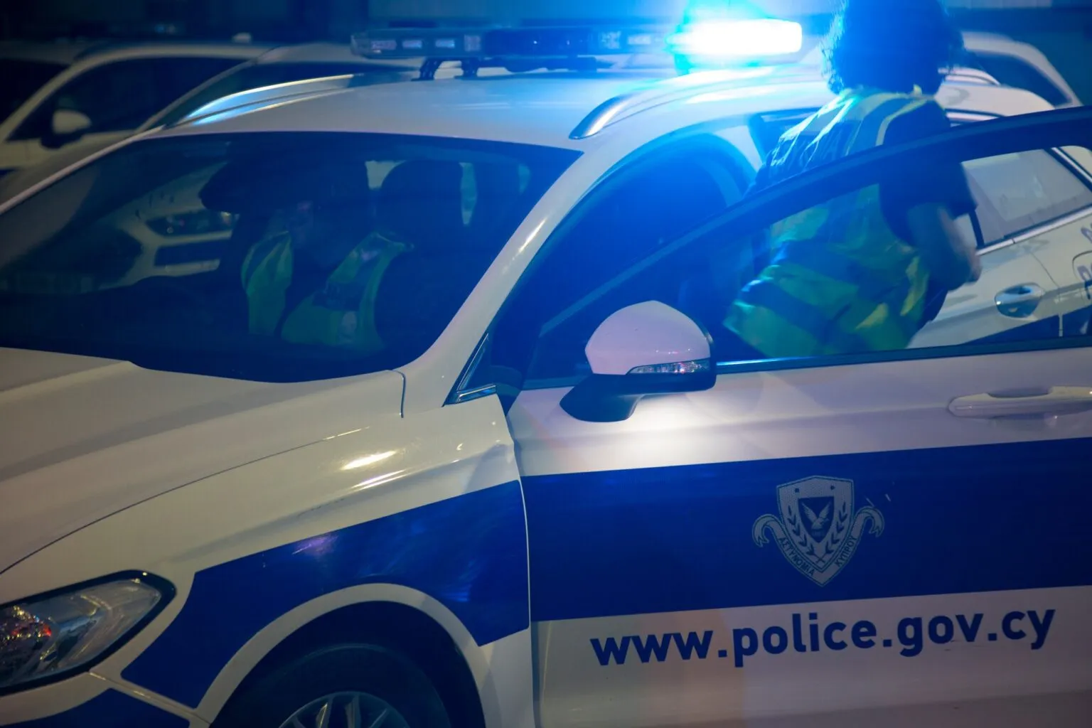 Σκηνές χάους στη Λεμεσό: 14χρονοι έκαψαν κάδους, έριξαν πέτρες σε αστυνομικούς