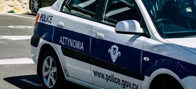 Συνέλαβαν τους φίλους τους, μπούκαραν στο αστυνομικό τμήμα και κατέληξαν με χειροπέδες