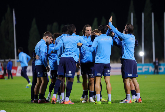 ΠΑΦΟΣ FC: Όρσιτς και Παπαδούδης μοίρασαν δώρα και χαμόγελα στα παιδιά ...